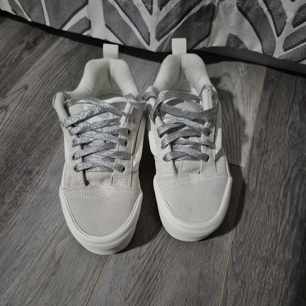 Stylish Vans Sneakers in Gray and White